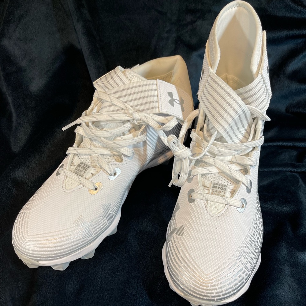 Under armor, highlight franchise men’s size 7 white